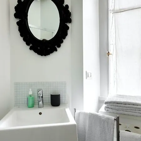 Plum Guide - The Cabbage Patch Apartment Milan